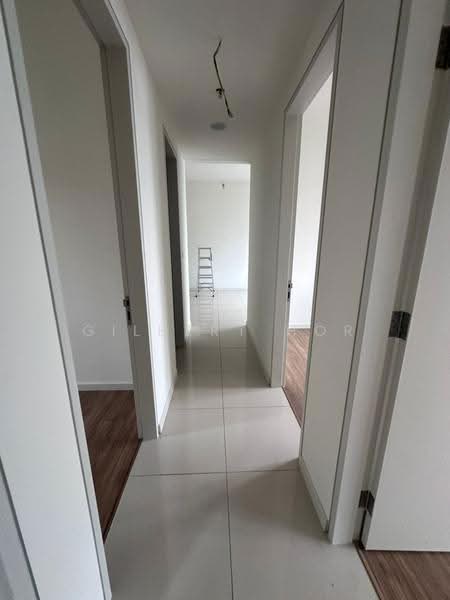 Kediaman Servis untuk Dijual di Sunway Avila Residences - Gilbert Hor - Corridor - PropertyGuru.com.my