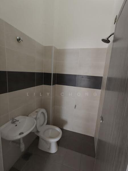 Semi-Detached House for Sale in Bandar Seri Botani (Ipoh) - Lily Chong - Bathroom - PropertyGuru.com.my