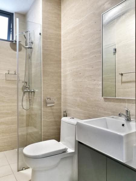 Kediaman Servis untuk Disewa di Crescent Bay Suites (Teluk Bayu) - Chloe Ying - Bathroom - PropertyGuru.com.my