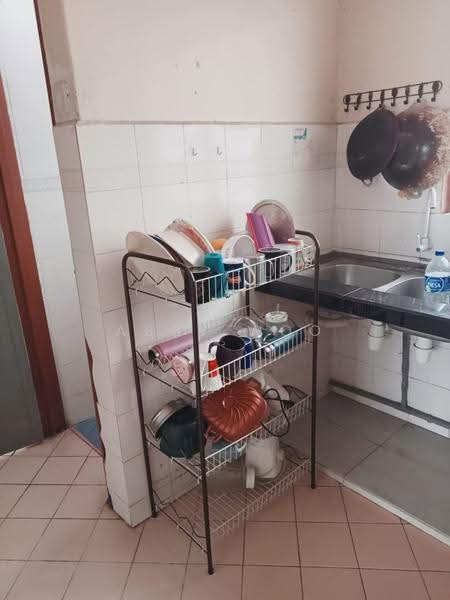 Rumah Flat untuk Disewa di Flat PKNS Section 7 - Abby Woo - Kitchen - PropertyGuru.com.my