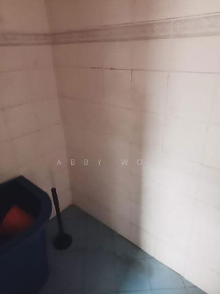 Rumah Flat untuk Disewa di Flat PKNS Section 7 - Abby Woo - Bathroom - PropertyGuru.com.my