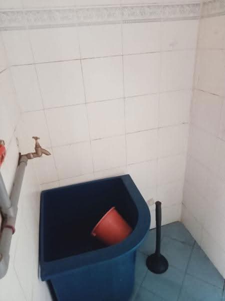 Rumah Flat untuk Disewa di Flat PKNS Section 7 - Abby Woo - Bathroom - PropertyGuru.com.my