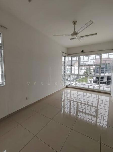 2-storey Terraced House for Rent in Bandar Rimbayu (Telok Panglima Garang) - Venus Sim - Living Room - PropertyGuru.com.my