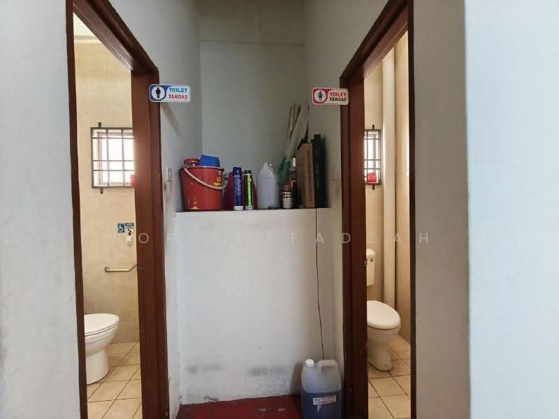 Shop / Office for Sale in Klang (Selangor) - Nor Khafadzah - Bathroom - PropertyGuru.com.my
