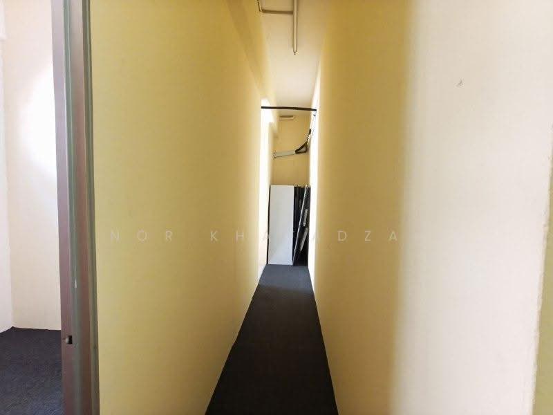 Shop / Office for Sale in Klang (Selangor) - Nor Khafadzah - Corridor - PropertyGuru.com.my