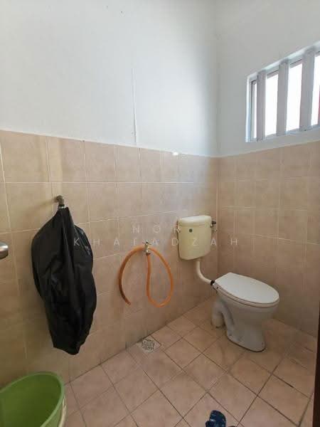 Shop / Office for Sale in Klang (Selangor) - Nor Khafadzah - Bathroom - PropertyGuru.com.my
