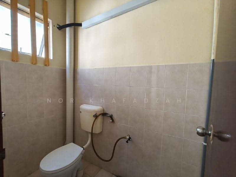 Shop / Office for Sale in Klang (Selangor) - Nor Khafadzah - Bathroom - PropertyGuru.com.my