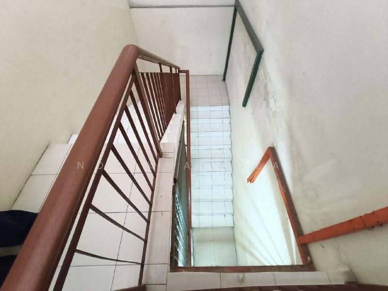 Shop / Office for Sale in Klang (Selangor) - Nor Khafadzah - Corridor - PropertyGuru.com.my