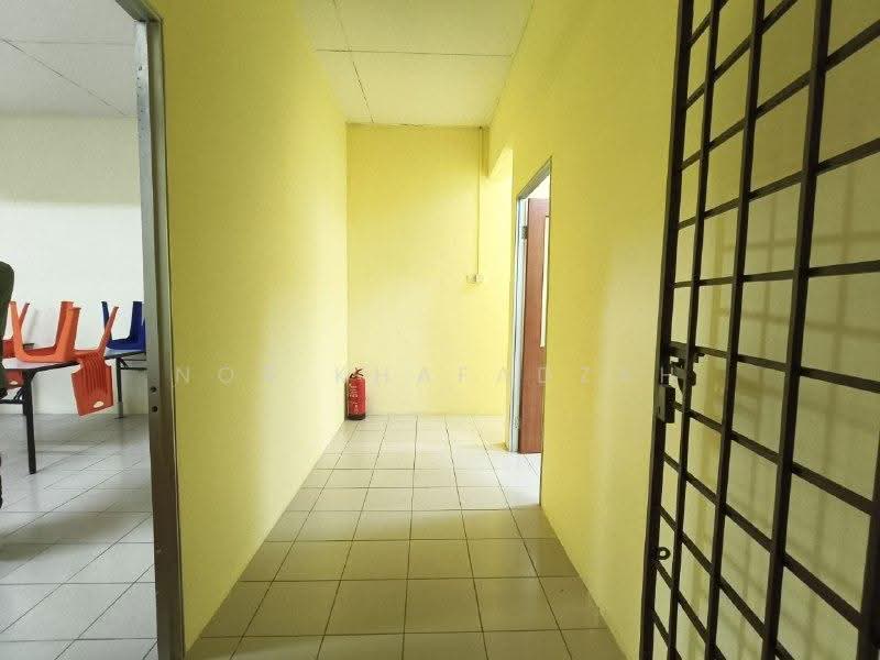 Shop / Office for Sale in Klang (Selangor) - Nor Khafadzah - Corridor - PropertyGuru.com.my