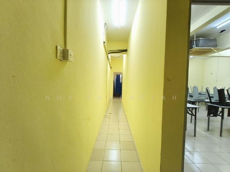 Shop / Office for Sale in Klang (Selangor) - Nor Khafadzah - Corridor - PropertyGuru.com.my