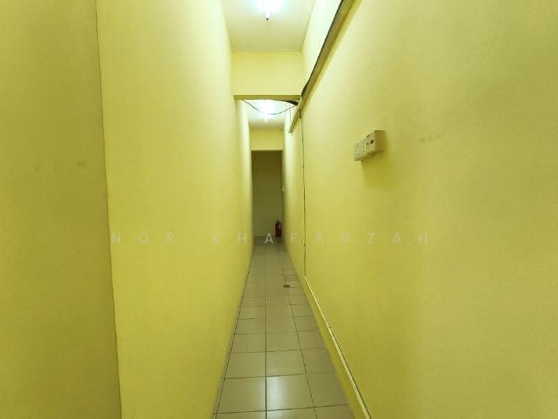 Shop / Office for Sale in Klang (Selangor) - Nor Khafadzah - Corridor - PropertyGuru.com.my