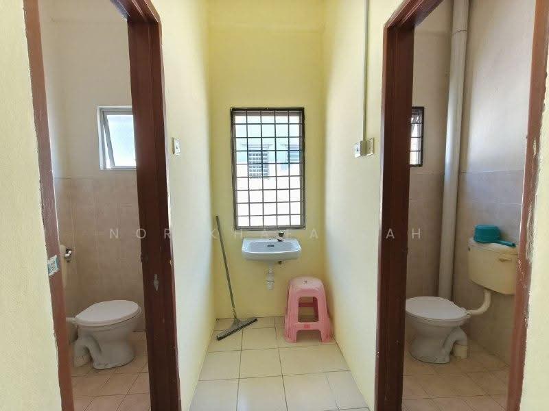 Shop / Office for Sale in Klang (Selangor) - Nor Khafadzah - Bathroom - PropertyGuru.com.my