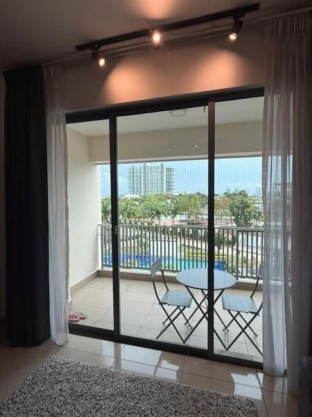 Pangsapuri untuk Dijual di Molek Pine 3 - Ben Lee - Balcony - PropertyGuru.com.my