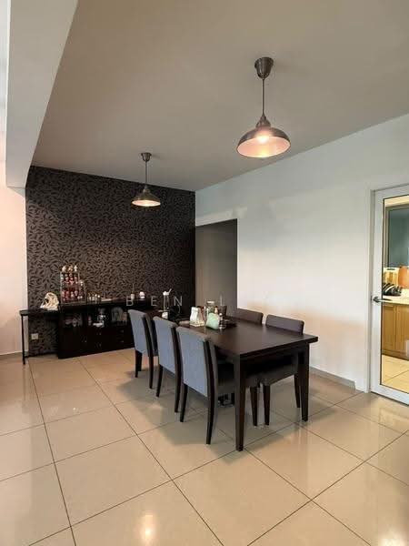 Pangsapuri untuk Dijual di Molek Pine 3 - Ben Lee - Dining Room - PropertyGuru.com.my