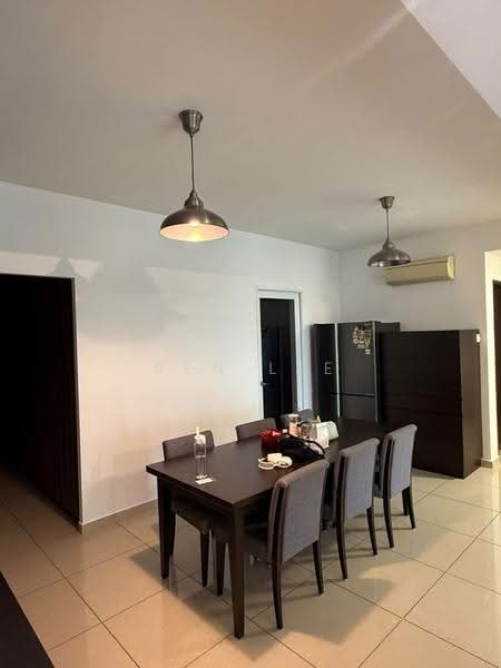 Pangsapuri untuk Dijual di Molek Pine 3 - Ben Lee - Dining Room - PropertyGuru.com.my