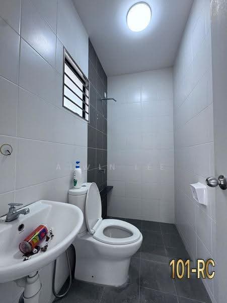 2-storey Terraced House for Sale in Setia Utama (Setia Alam) - Alwin Lee - Bathroom - PropertyGuru.com.my
