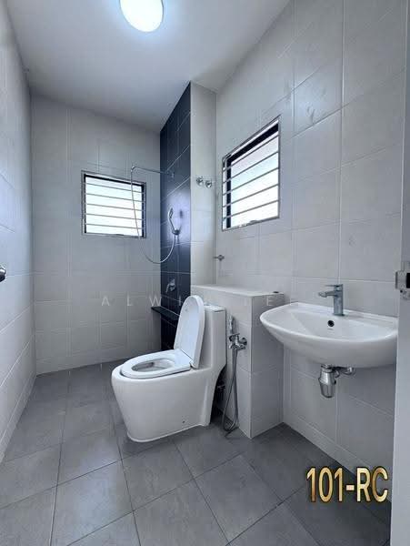 2-storey Terraced House for Sale in Setia Utama (Setia Alam) - Alwin Lee - Bathroom - PropertyGuru.com.my