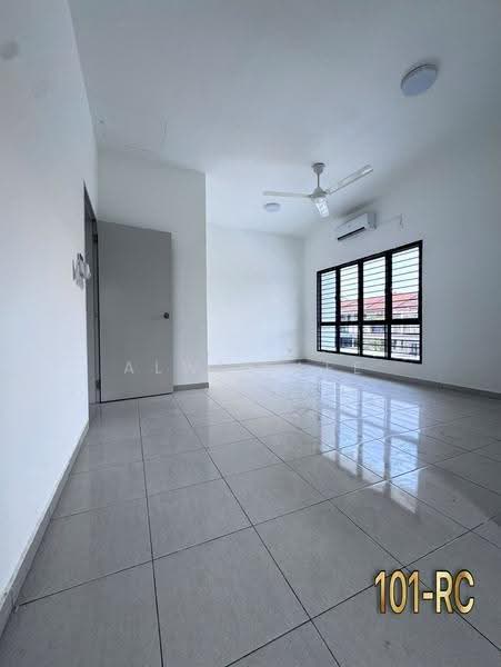 2-storey Terraced House for Sale in Setia Utama (Setia Alam) - Alwin Lee - Living Room - PropertyGuru.com.my
