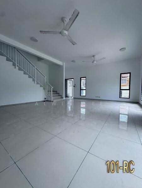 2-storey Terraced House for Sale in Setia Utama (Setia Alam) - Alwin Lee - Living Room - PropertyGuru.com.my