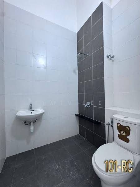 2-storey Terraced House for Sale in Setia Utama (Setia Alam) - Alwin Lee - Bathroom - PropertyGuru.com.my