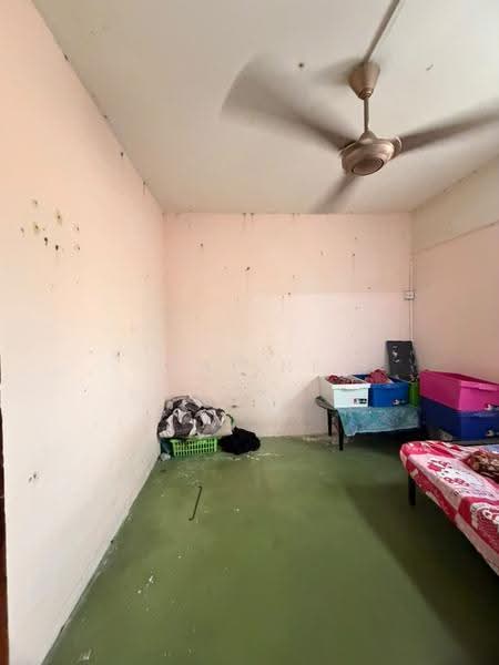 Flat for Sale at Flat Bandar Selesa Jaya @ Jalan Silat Gayong - Kai Ni - Bedroom - PropertyGuru.com.my