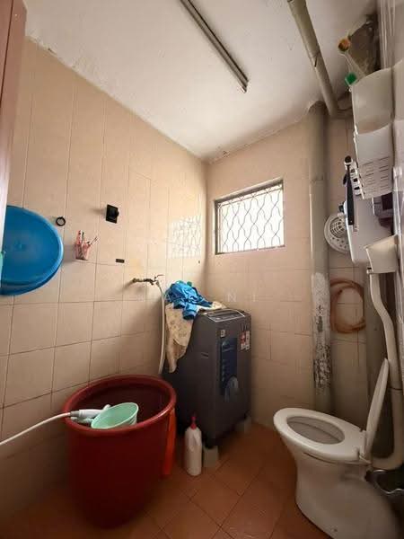 Flat for Sale at Flat Bandar Selesa Jaya @ Jalan Silat Gayong - Kai Ni - Bathroom - PropertyGuru.com.my