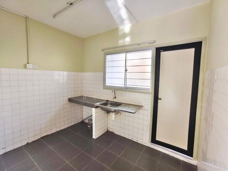 Rumah Flat untuk Dijual di PKNS Flat Seksyen 1 - BEN NG - Kitchen - PropertyGuru.com.my