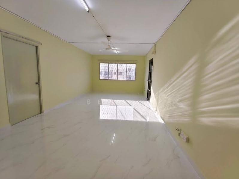 Rumah Flat untuk Dijual di PKNS Flat Seksyen 1 - BEN NG - Living Room - PropertyGuru.com.my
