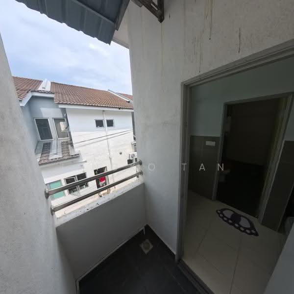 Rumah Bandar untuk Disewa di Sitiawan (Perak) - Lingko Tan - Balcony - PropertyGuru.com.my