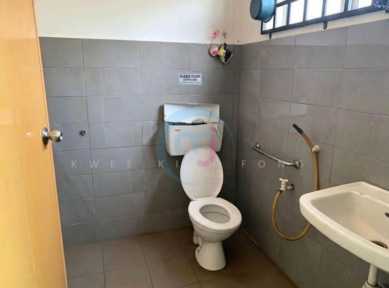 Warehouse for Rent in Kuantan (Pahang) - Kwee Kian Fong - Bathroom - PropertyGuru.com.my