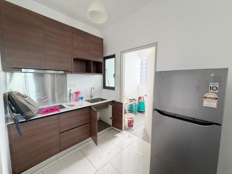 Kediaman Servis untuk Dijual di Three33 Residence - Eliz Chan - Kitchen - PropertyGuru.com.my