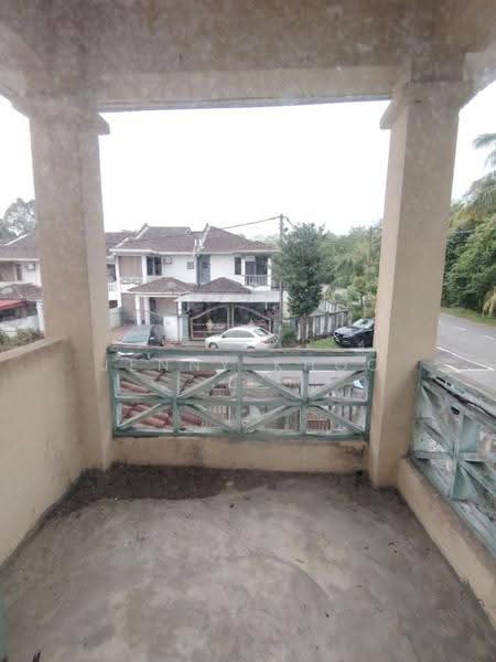 Rumah Teres 2-Tingkat untuk Dijual di Bukit Beruntung (Serendah) - Jenny Khoo - Balcony - PropertyGuru.com.my