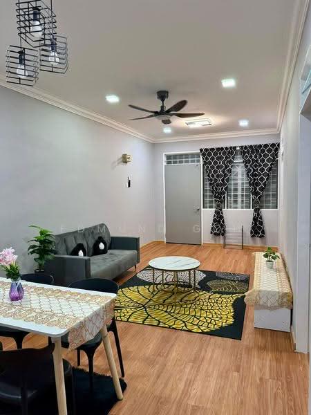 Pangsapuri untuk Disewa di Mentari Court - Edmund Goh - Living Room - PropertyGuru.com.my