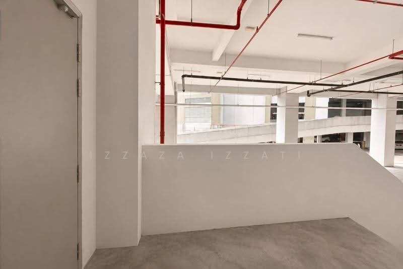 Shop / Office untuk Disewa di Bukit Jelutong (Shah Alam) - Izzaza Izzati - Car Park - PropertyGuru.com.my