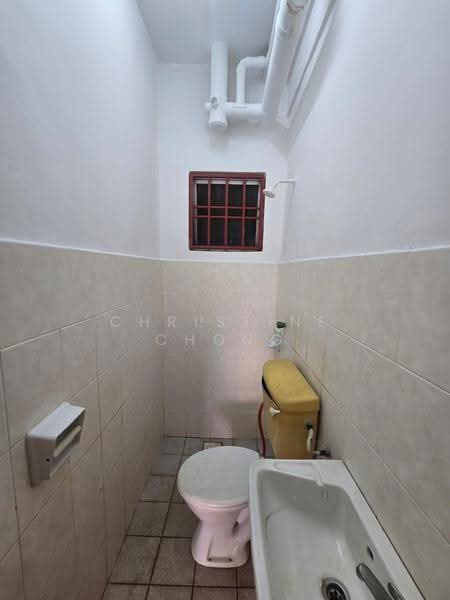 Pangsapuri untuk Dijual di Pandan Court - Christine Chong - Bathroom - PropertyGuru.com.my