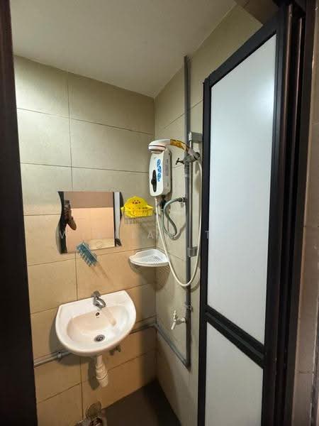 Rumah Berkembar untuk Dijual di Taman Kolam Air (Johor Bahru) - William Tay - Bathroom - PropertyGuru.com.my