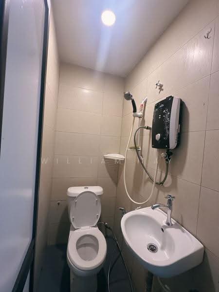 Rumah Berkembar untuk Dijual di Taman Kolam Air (Johor Bahru) - William Tay - Bathroom - PropertyGuru.com.my