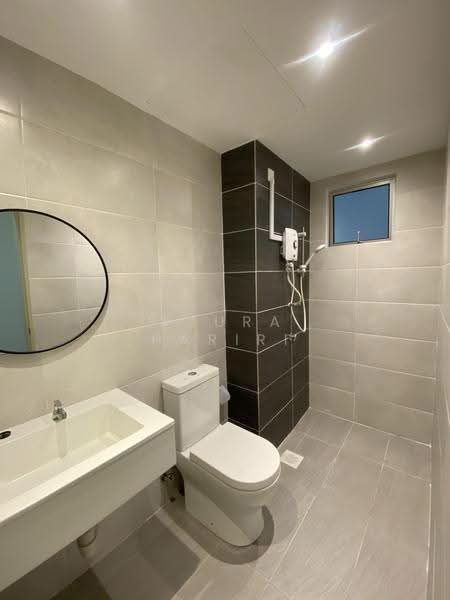 Condominium for Rent at Vista Harmoni Residences - Azura Hariri - Bathroom - PropertyGuru.com.my