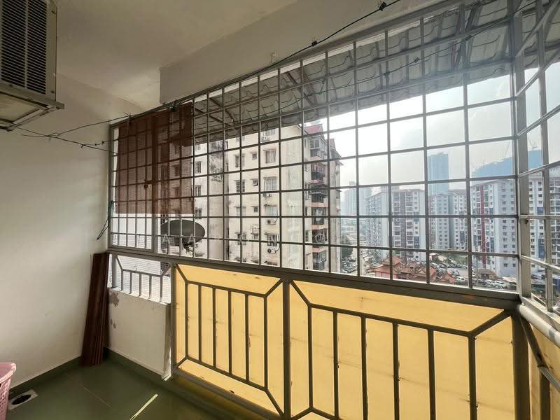 Kondominium untuk Disewa di Genting Court Condominium - Aaron Ong - Balcony - PropertyGuru.com.my