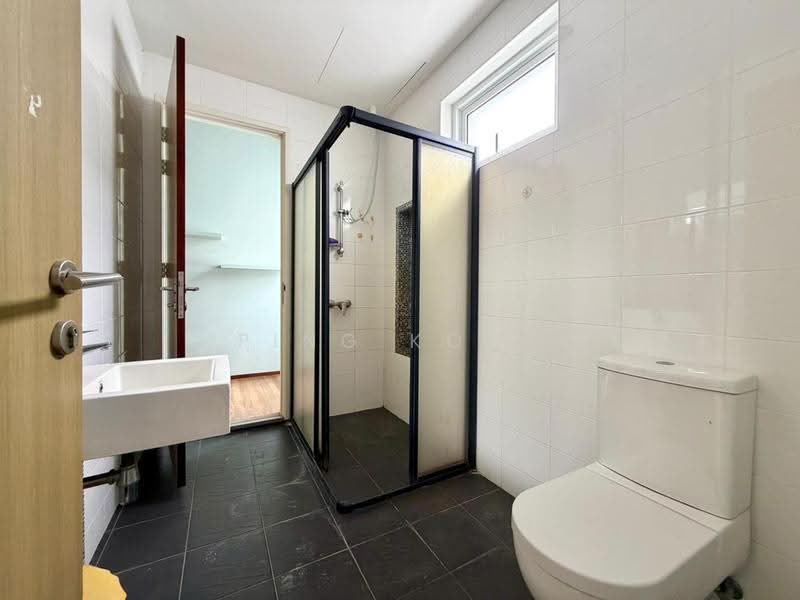 Rumah Teres 3-Tingkat untuk Dijual di 2 Permai (Tanjung Bungah) - Ping Koay - Bathroom - PropertyGuru.com.my