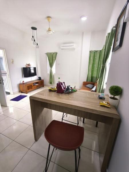 Kondominium untuk Dijual di Lagoon Suites - Michelle Lee - Living Room - PropertyGuru.com.my