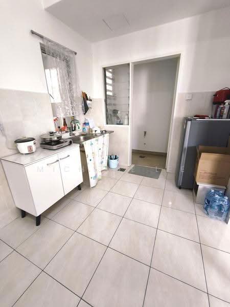 Kondominium untuk Dijual di Lagoon Suites - Michelle Lee - Kitchen - PropertyGuru.com.my