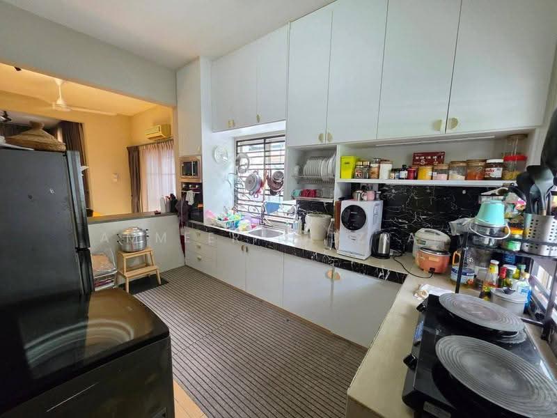 Semi-Detached House for Sale in Taman Tasik Semenyih (Semenyih) - Ammeer Nadzrai - Kitchen - PropertyGuru.com.my