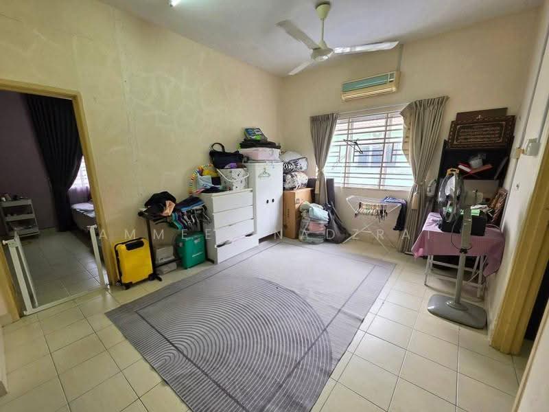 Semi-Detached House for Sale in Taman Tasik Semenyih (Semenyih) - Ammeer Nadzrai - Bedroom - PropertyGuru.com.my