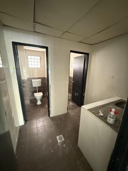 Kedai untuk Disewa di Bandar Puteri Puchong (Puchong) - John Khaw - Bathroom - PropertyGuru.com.my