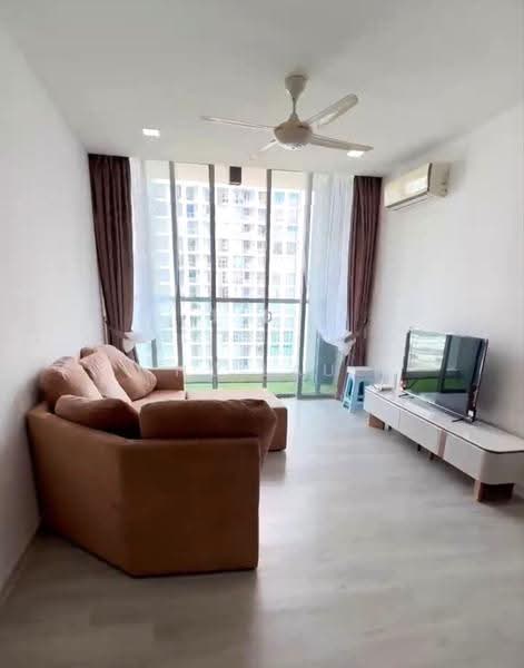 Kondominium untuk Disewa di Lakefront Residence - HL Lau - Living Room - PropertyGuru.com.my