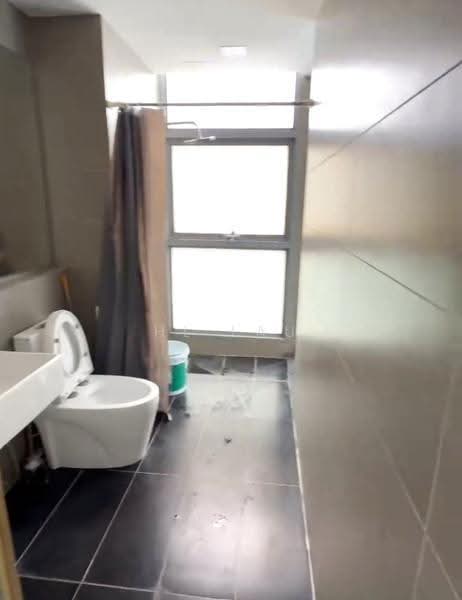 Kondominium untuk Disewa di Lakefront Residence - HL Lau - Bathroom - PropertyGuru.com.my