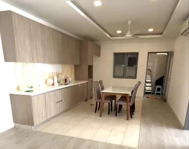 Kondominium untuk Disewa di Lakefront Residence - HL Lau - Kitchen - PropertyGuru.com.my