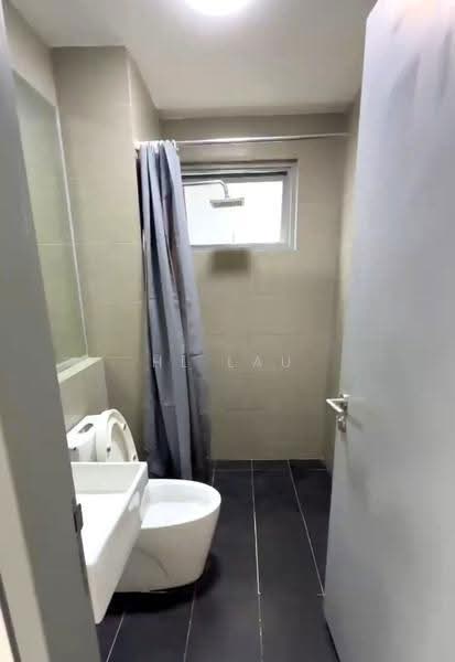 Kondominium untuk Disewa di Lakefront Residence - HL Lau - Bathroom - PropertyGuru.com.my