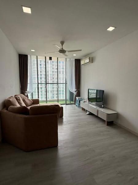 Kondominium untuk Disewa di Lakefront Residence - HL Lau - Living Room - PropertyGuru.com.my